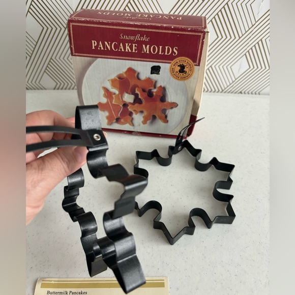 Williams Sonoma Christmas Pancake 2 Mold Nonstick Snowflake - Picture 3 of 4